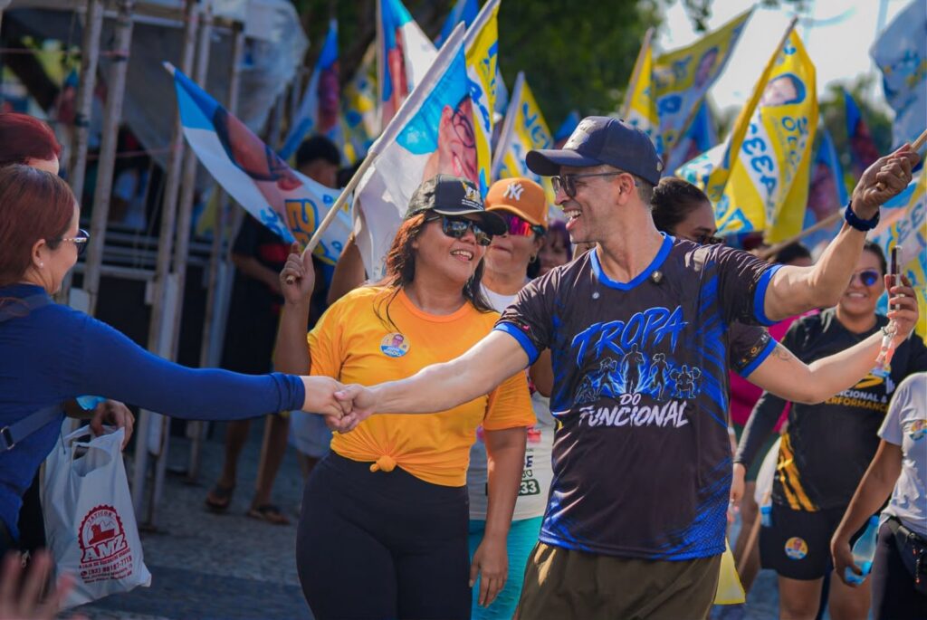 cb5e6f09-782f-4afa-8e46-a04a0cf92a5d-1024x685 Jorge Oliveira reúne cerca de mil pessoas em caminhada na Ponta Negra, em Manaus