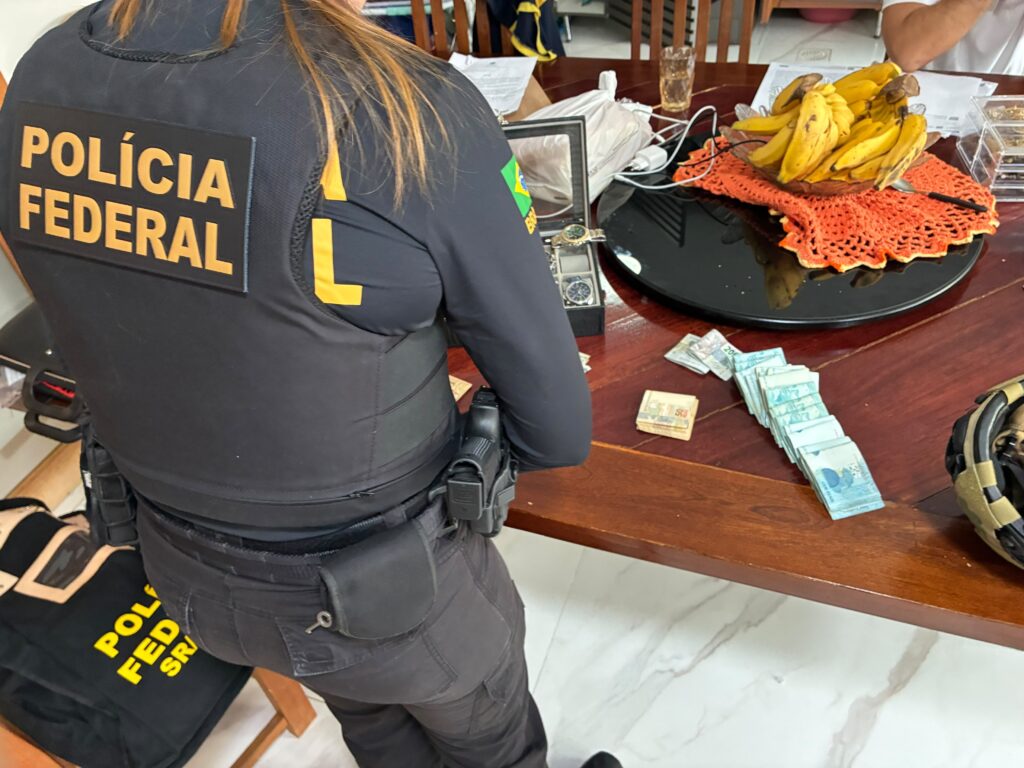 3e9cdfa3-29e6-46cf-ade4-afb8d7c26449-1024x768 Operação mira rota aérea do tráfico e bloqueia R$ 31 milhões em Manaus e no interior 