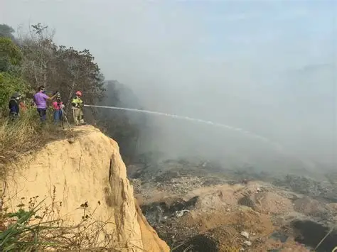 OIF Incêndio em área de descarte irregular mobiliza bombeiros por mais de 20 horas em Manaus
